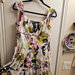 Maggie London Petite Floral Fit & Flare Dress – Size 10P